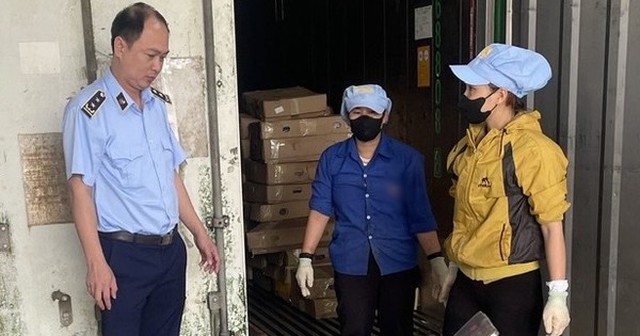 Thu giữ 370 kg chân gà đông lạnh, không rõ nguồn gốc xuất xứ Thu giữ 370 kg chân gà đông lạnh, không rõ nguồn gốc xuất xứ