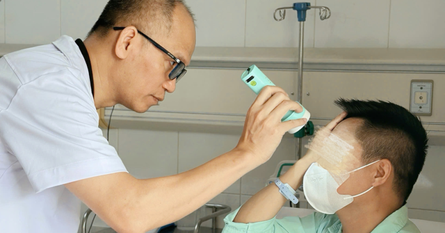 Nam bệnh nhân 45 tuổi "rơi mắt trái", mất thị lực vì tiêm filler tại spa: Bác sĩ thẩm mỹ đưa ra khuyến cáo Nam bệnh nhân 45 tuổi "rơi mắt trái", mất thị lực vì tiêm filler tại spa: Bác sĩ thẩm mỹ đưa ra khuyến cáo