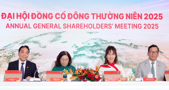 Tỷ phú Nguyễn Thị Phương Thảo: Vietjet cam kết tiếp tục là cầu nối tăng trưởng giữa Việt Nam và thế giới Tỷ phú Nguyễn Thị Phương Thảo: Vietjet cam kết tiếp tục là cầu nối tăng trưởng giữa Việt Nam và thế giới