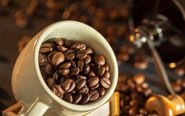 Cà phê tăng giá mạnh trong quán xá châu Âu