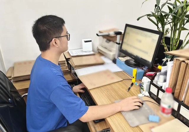 Nam kế toán chuyển khoản 3,8 tỷ đồng theo lời dặn của sếp lại bị công ty khởi kiện, tòa tuyên bố: 1 bên phải bồi thường 250 triệu đồng Nam kế toán chuyển khoản 3,8 tỷ đồng theo lời dặn của sếp lại bị công ty khởi kiện, tòa tuyên bố: 1 bên phải bồi thường 250 triệu đồng