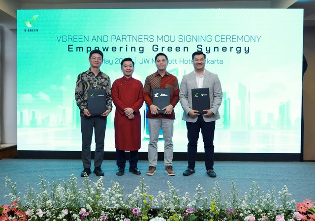 V-GREEN bắt tay 4 đối tác "phủ sóng" 63.000 cổng sạc VinFast tại Indonesia, tổng vốn đầu tư 300 Triệu USD- Ảnh 1. V-GREEN bắt tay 4 đối tác "phủ sóng" 63.000 cổng sạc VinFast tại Indonesia, tổng vốn đầu tư 300 Triệu USD- Ảnh 1.