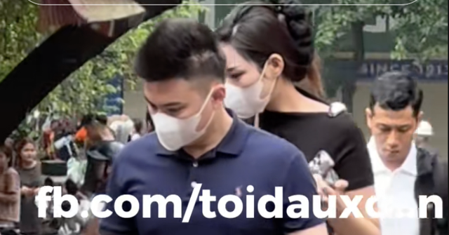 HOT: Hoa hậu Đỗ Hà bị "tóm dính" lộ diện bên bạn trai, hành động của thiếu gia giữa chợ thành tâm điểm HOT: Hoa hậu Đỗ Hà bị "tóm dính" lộ diện bên bạn trai, hành động của thiếu gia giữa chợ thành tâm điểm