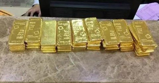 Người phụ nữ muốn "chốt lời" 3 thỏi vàng trị giá hơn 200 triệu sau 4 năm nắm giữ, nhưng tiệm vàng từ chối mua lại số vàng chính họ đã bán ra Người phụ nữ muốn "chốt lời" 3 thỏi vàng trị giá hơn 200 triệu sau 4 năm nắm giữ, nhưng tiệm vàng từ chối mua lại số vàng chính họ đã bán ra