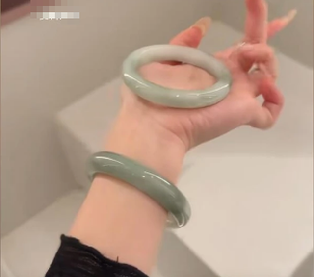 Mua vòng ngọc 180 triệu đồng trên sàn thương mại điện tử nhưng hoàn hàng, 1 ngày sau shipper báo kiện hàng thất lạc, công ty vận chuyển tuyên bố: "Chỉ bồi thường 240k"- Ảnh 2. Mua vòng ngọc 180 triệu đồng trên sàn thương mại điện tử nhưng hoàn hàng, 1 ngày sau shipper báo kiện hàng thất lạc, công ty vận chuyển tuyên bố: "Chỉ bồi thường 240k"- Ảnh 2.