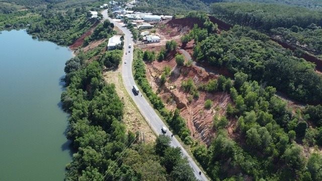 Khởi động dự án khai thác quặng bô xít 22.780 tỷ đồng: Chân dung nhà đầu tư kín tiếng tăng vốn 16 lần chỉ trong 2 tháng Khởi động dự án khai thác quặng bô xít 22.780 tỷ đồng: Chân dung nhà đầu tư kín tiếng tăng vốn 16 lần chỉ trong 2 tháng