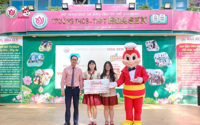 Jollibee trao 150 học bổng đến học sinh qua dự án “Vui Mở Tương Lai” Jollibee trao 150 học bổng đến học sinh qua dự án “Vui Mở Tương Lai”