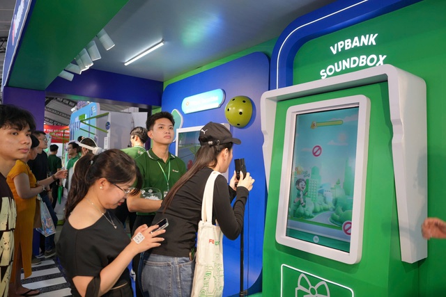 Ấn tượng những giải pháp tài chính số của VPBank Cashless City tại Ngày không tiền mặt 2025- Ảnh 3.