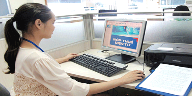 Doanh thu tháng này 100 triệu đồng, tháng sau 120 triệu nhưng tháng kế tiếp khó khăn chỉ 10 triệu thì đóng thuế thế nào?- Ảnh 1.