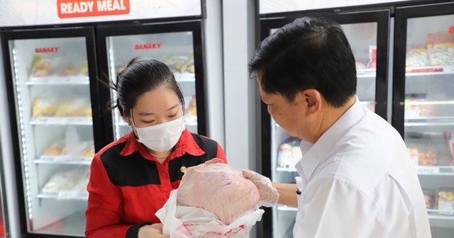 Người tố cáo bán 'thịt bẩn' bị C.P chấm dứt hợp đồng lao động Người tố cáo bán 'thịt bẩn' bị C.P chấm dứt hợp đồng lao động