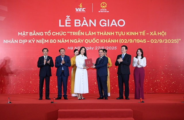 Sau 300 ngày thi công, nâng thành công 24.000 tấn thép lên cao 56m, Vingroup giúp Việt Nam tạo kỷ lục thế giới mới- Ảnh 2.