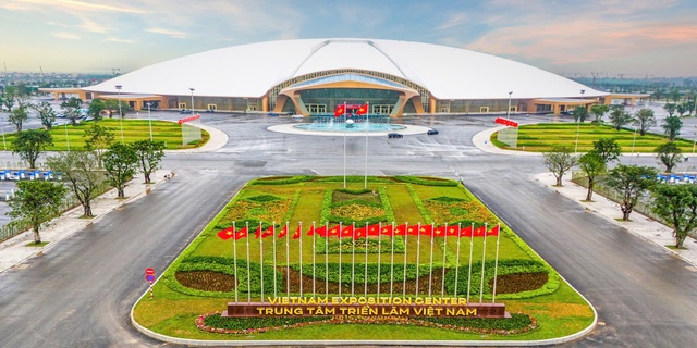 Sau 300 ngày nâng thành công 24.000 tấn thép lên cao 56m, Vingroup giúp Việt Nam tạo kỷ lục thế giới mới- Ảnh 1. Sau 300 ngày nâng thành công 24.000 tấn thép lên cao 56m, Vingroup giúp Việt Nam tạo kỷ lục thế giới mới- Ảnh 1.