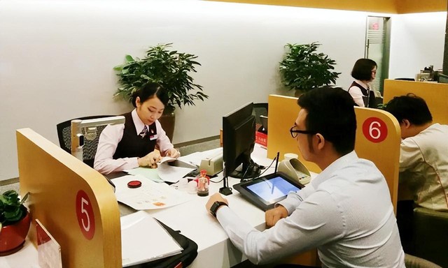 Người đàn ông nợ tín dụng 50 triệu đồng trong 8 năm, ngân hàng tự động khấu trừ 217 triệu đồng, đòi thêm 500 triệu đồng, tòa tuyên bố: Ngân hàng phải trả lại tiền Người đàn ông nợ tín dụng 50 triệu đồng trong 8 năm, ngân hàng tự động khấu trừ 217 triệu đồng, đòi thêm 500 triệu đồng, tòa tuyên bố: Ngân hàng phải trả lại tiền
