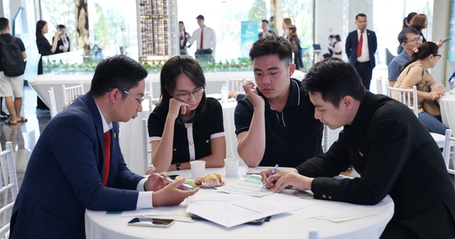 Tâm sự của người tìm mua căn hộ tại TPHCM: “Chỗ nào cũng tăng giá hết rồi!”