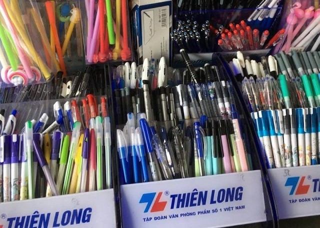 Bán bút bi lãi tiền tỷ mỗi ngày, Thiên Long đang toan tính gì khi "thâu tóm" chuỗi nhà sách lớn bậc nhất TP.HCM? Bán bút bi lãi tiền tỷ mỗi ngày, Thiên Long đang toan tính gì khi "thâu tóm" chuỗi nhà sách lớn bậc nhất TP.HCM?