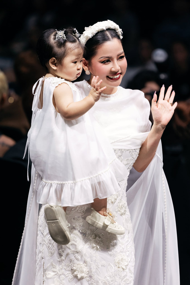 Nữ CEO 8X gây sốt mạng xã hội bất ngờ xuất hiện trong BST “Thoải Mộng” của NTK Cao Minh Tiến- Ảnh 1.