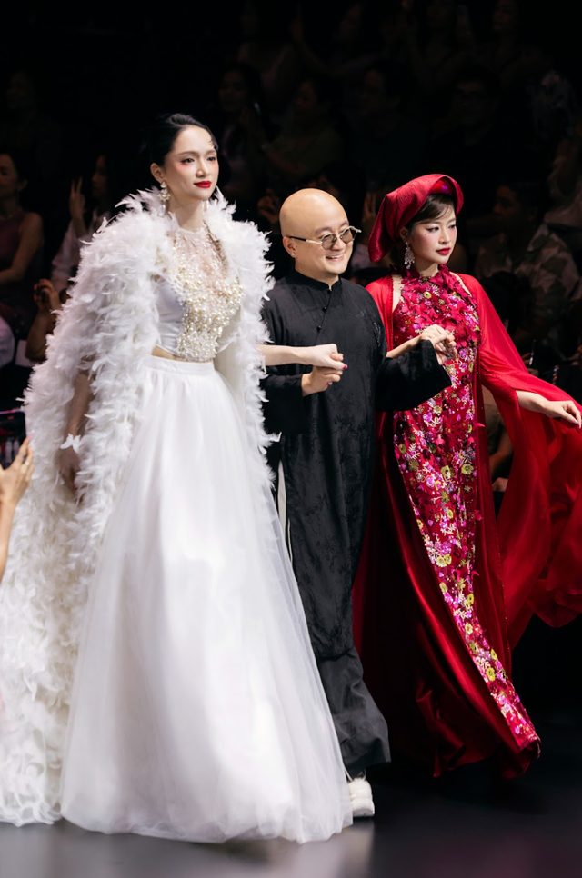 Nữ ca sĩ "đẹp quyền quý" hát mở màn show thời trang của Cao Minh Tiến là ai?- Ảnh 2. Nữ ca sĩ "đẹp quyền quý" hát mở màn show thời trang của Cao Minh Tiến là ai?- Ảnh 2.