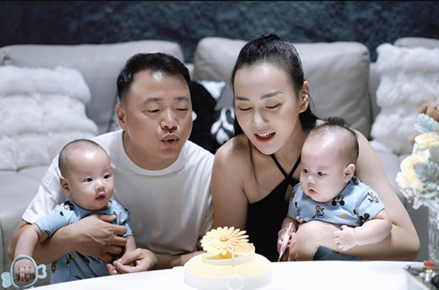 Nhìn lại khoảnh khắc này của gia đình Phương Oanh - Shark Bình, kể cả ai "anti" cũng phải khen: Khéo dạy con! Nhìn lại khoảnh khắc này của gia đình Phương Oanh - Shark Bình, kể cả ai "anti" cũng phải khen: Khéo dạy con!