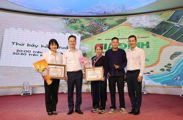 Tập đoàn Yeah1 nhận bằng khen của tỉnh Lào Cai sau khi chương trình truyền hình thực tế liên tục lọt top trending- Ảnh 1. Tập đoàn Yeah1 nhận bằng khen của tỉnh Lào Cai sau khi chương trình truyền hình thực tế liên tục lọt top trending- Ảnh 1.
