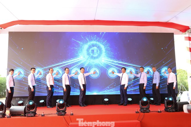 Đà Nẵng khởi động phòng thí nghiệm vi mạch bán dẫn công suất 10 triệu sản phẩm/năm- Ảnh 3. Đà Nẵng khởi động phòng thí nghiệm vi mạch bán dẫn công suất 10 triệu sản phẩm/năm- Ảnh 3.