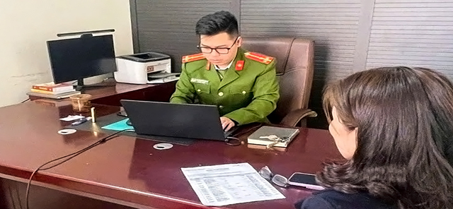 Người phụ nữ Hà Nội nạp vào tài khoản 153 triệu đồng nhưng chỉ rút được 2,5 triệu, nạp tiếp 300 triệu thì sập hệ thống- Ảnh 1.