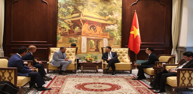 Đại bàng Mỹ chốt deal thành công với Viettel, VNPT, Vingroup, chia sẻ con đường Việt Nam nên đi để làm chủ công nghệ- Ảnh 1. Đại bàng Mỹ chốt deal thành công với Viettel, VNPT, Vingroup, chia sẻ con đường Việt Nam nên đi để làm chủ công nghệ- Ảnh 1.