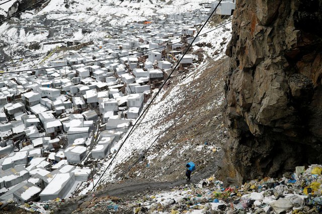 Chỉ 6 tháng đầu 2025, một quốc gia đã kiếm được gần 1 tỷ USD nhờ bán vàng cho Trung Quốc, vượt mức tổng năm ngoái- Ảnh 1. Chỉ 6 tháng đầu 2025, một quốc gia đã kiếm được gần 1 tỷ USD nhờ bán vàng cho Trung Quốc, vượt mức tổng năm ngoái- Ảnh 1.