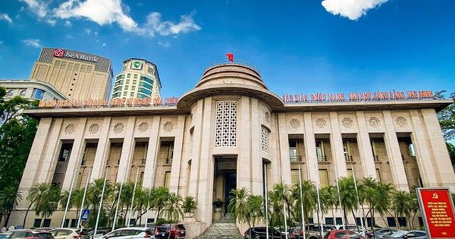 Phiên 22/8: Ngân hàng Nhà nước bơm mới hơn 53.000 tỷ trên kênh OMO, tỷ giá USD tăng chạm trần quy định