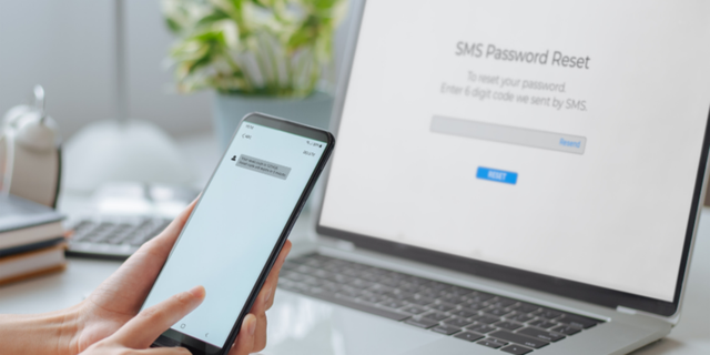 Vì sao không nên nhận mã OTP qua tin nhắn SMS?- Ảnh 1.