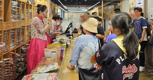 Khách Việt đến điểm tham quan khi du lịch Trung Quốc, nhận xét: "Thật sự không ngờ tới chuyện này!"