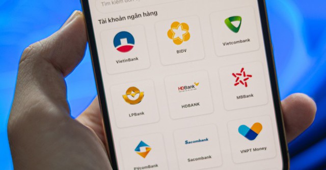 Người dân nhận 100.000 đồng quà Tết Độc lập còn được ngân hàng tặng tiền, vàng