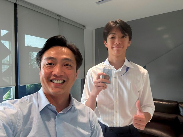 Con trai Cường Đô la thực tập tại tập đoàn gia đình năm 15 tuổi: Làm từ vị trí phục vụ đến kinh doanh