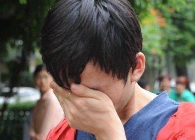 Nam sinh xuất sắc đột ngột mất tích, 10 năm sau được tìm thấy: Nhận 1 tờ giấy chi chít chữ, cha mẹ gục xuống khóc nức nở