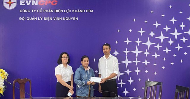 Đội quản lý điện Vĩnh Nguyên (PC Khánh Hòa) kịp thời hỗ trợ hoàn trả gần 360 triệu đồng do khách hàng chuyển nhầm.