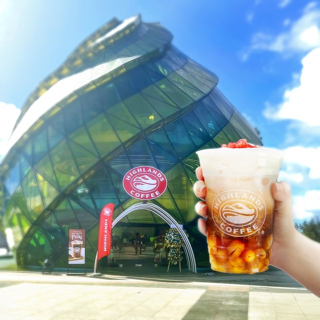 Tập đoàn Philippines tiếp tục hốt bạc tại Việt Nam, Highlands Coffee, gà rán mang về lợi nhuận khủng trong nửa đầu 2025