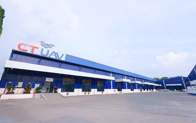 CT UAV - Sốc với nhà máy đúc composite tự tiến hóa