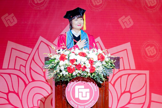 Lời nhắn gây sốt của tân Hiệu trưởng ĐH “Harvard Việt Nam” dành cho hơn 2.000 tân cử nhân: Biết ước mơ và hiểu ước mơ của mình, đừng quên đặt niềm tin vào bản thân- Ảnh 1. Lời nhắn gây sốt của tân Hiệu trưởng ĐH “Harvard Việt Nam” dành cho hơn 2.000 tân cử nhân: Biết ước mơ và hiểu ước mơ của mình, đừng quên đặt niềm tin vào bản thân- Ảnh 1.