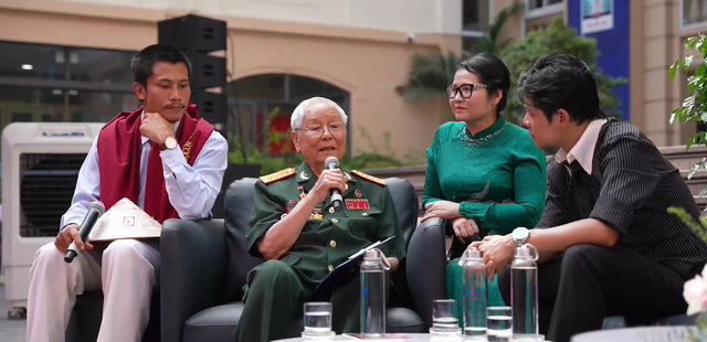 53 năm trước, 300 người suốt 4 ngày đêm đã làm nên 1 'kỳ tích' lịch sử: Đại tá, Nhà giáo Nhân dân sáng lập trường Nguyễn Siêu tiết lộ câu chuyện đặc biệt phía sau- Ảnh 2. 53 năm trước, 300 người suốt 4 ngày đêm đã làm nên 1 'kỳ tích' lịch sử: Đại tá, Nhà giáo Nhân dân sáng lập trường Nguyễn Siêu tiết lộ câu chuyện đặc biệt phía sau- Ảnh 2.