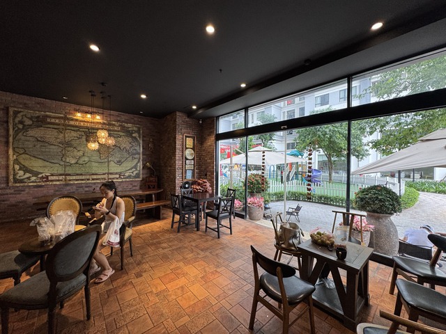 Vụ nam nhân viên quán cà phê Hà Nội bị đấm: Người chứng kiến hé lộ loạt câu nói và chi tiết ít ai biết trước khi sự việc bùng nổ- Ảnh 4.