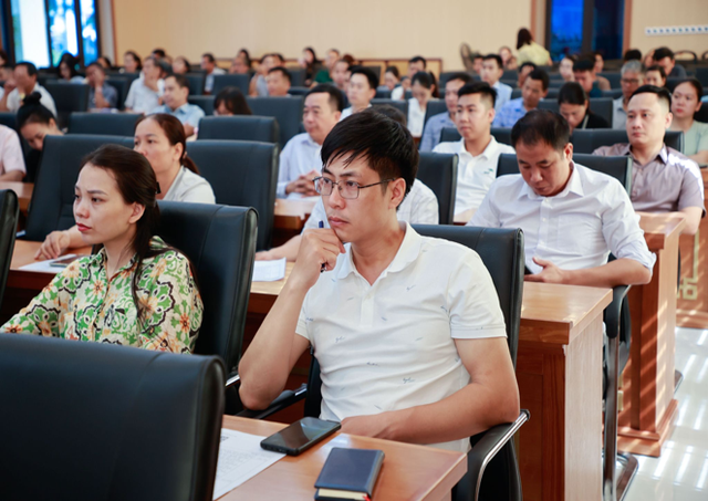 Hỗ trợ nông dân, HTX livestream, làm nội dung ngắn, thực hành với AI... để bán nông sản- Ảnh 2. Hỗ trợ nông dân, HTX livestream, làm nội dung ngắn, thực hành với AI... để bán nông sản- Ảnh 2.