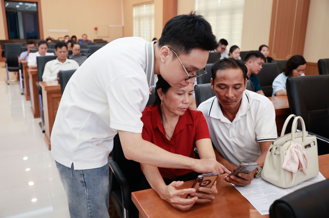 Hỗ trợ nông dân, HTX livestream, làm nội dung ngắn, thực hành với AI... để bán nông sản- Ảnh 3. Hỗ trợ nông dân, HTX livestream, làm nội dung ngắn, thực hành với AI... để bán nông sản- Ảnh 3.