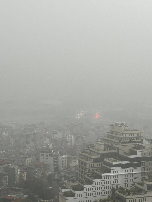 Hà Nội ngập nhiều tuyến đường, ùn tắc kéo dài do ảnh hưởng bão số 10 Bualoi, dân công sở chật vật di chuyển- Ảnh 2. Hà Nội ngập nhiều tuyến đường, ùn tắc kéo dài do ảnh hưởng bão số 10 Bualoi, dân công sở chật vật di chuyển- Ảnh 2.