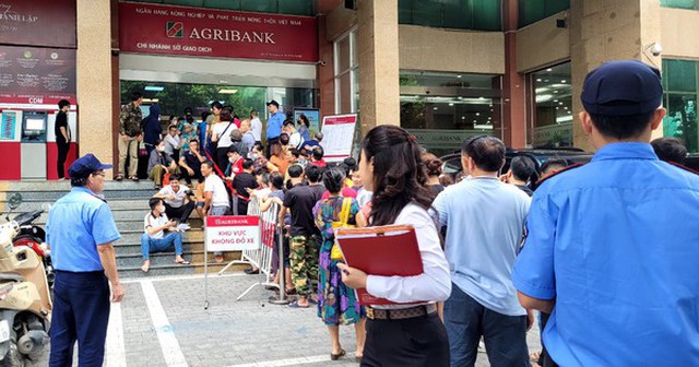 'Tôi hối hận vì từng cười người xếp hàng mua vàng bình ổn, giờ nhìn lại thấy mình mới thật đáng cười khi giá vàng đã tăng gần gấp đôi'
