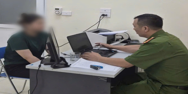 Nữ sinh ở Hà Nội quyết chuyển khoản cho lừa đảo nhưng lại được công an nhận xét hiểu chuyện- Ảnh 1. Nữ sinh ở Hà Nội quyết chuyển khoản cho lừa đảo nhưng lại được công an nhận xét hiểu chuyện- Ảnh 1.