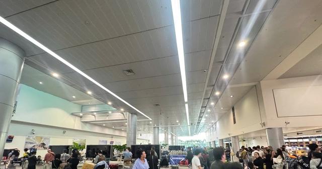 Bất ngờ sân bay Tân Sơn Nhất ngày đầu năm mới