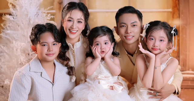 Nhà Khánh Thi - Phan Hiển toàn cực phẩm: Bộ ảnh đầu năm xịn xò, visual 3 "cậu ấm câu chiêu" hot hơn bố mẹ!