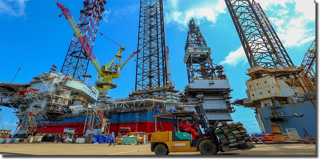 Đưa khối thép nặng 12.000 tấn nổi sừng sững, Việt Nam thành công làm chủ một công nghệ quan trọng - Ảnh 1.