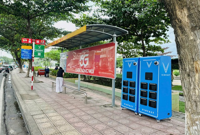 VinFast của ông Phạm Nhật Vượng ra mắt liền lúc 3 xe máy điện đổi pin, chốt lắp xong 45.000 tủ đổi pin ngay quý I - Ảnh 5.