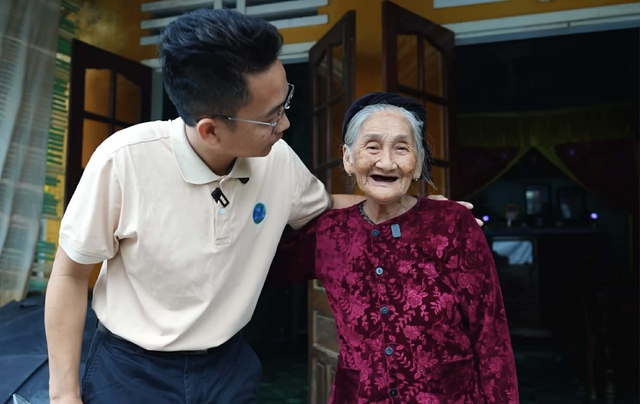 Cuộc sống hiện tại của người chèo đò ở Hội An trở thành “cụ bà đẹp nhất thế giới” sau một khoảnh khắc- Ảnh 2.