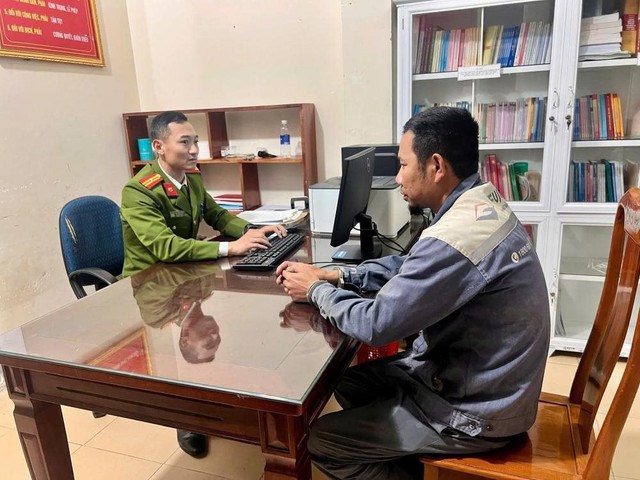 Mua mảnh đất 700m2 với giá 740 triệu đồng, 3 năm sau, cặp vợ chồng Hà Tĩnh mang giấy tờ đất đi vay thế chấp thì được thông báo: Sổ đỏ là giả?- Ảnh 1.